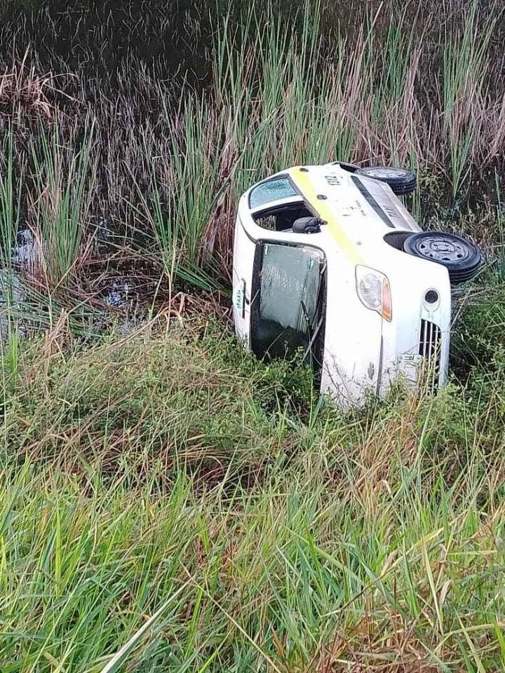 Hallazgo De Taxi Volcado Y Abandonado En Nachicocom Noticias