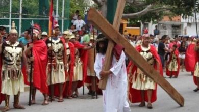 Viacrucis viviente en Playa del Carmen y Cancún culminarán en la playa