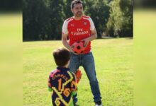 Máynez presume primer partido de su hijo, quien porta el uniforme de Jorge Campos - El Occidental