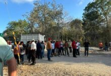 Bloquean carretera a la altura de Akumal y Uxuxubi para exigir reparación de camino