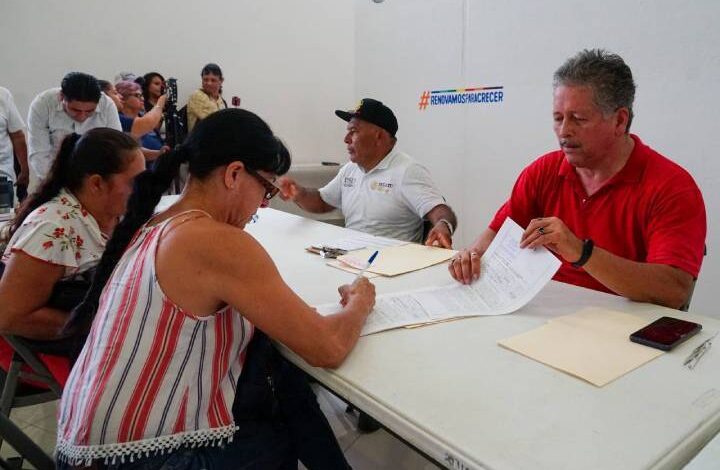 Entregan escrituras a las primeras 100 familias de Cristo Rey