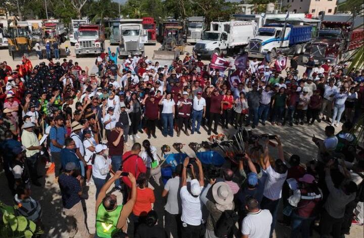 Estefanía Mercado se une al llamado de la Gobernadora y el Alcalde; participa con su equipo de voluntarios en mega jornada de limpieza en Puerto Aventuras