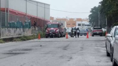 Evacúan a clientes de Plaza Outlet tras incendio