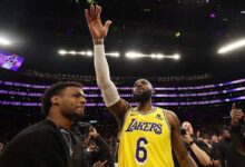 LeBron James Renueva con los Lakers por 2 Años y 104 Millones, Jugando con su Hijo Bronny