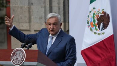 Presidente de México minimiza violencia que hizo que casi 600 mexicanos se refugiaran en Guatemala