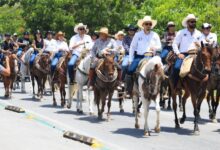 Realizan tradicional cabalgata de la Feria del Carmen 2024