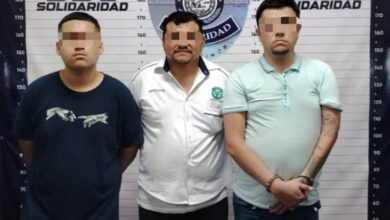 Tres sujetos asegurados por la Policía Municipal con posibles narcóticos en Solidaridad