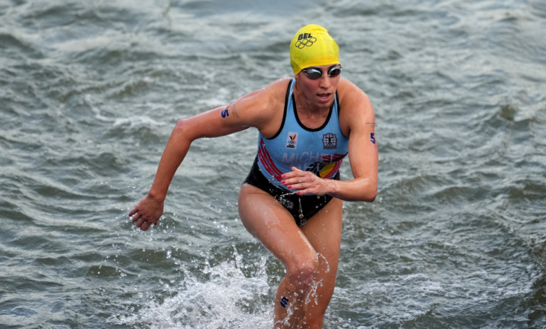 Triatleta belga lleva hospitalizada varios días tras nadar en el río Sena - El Occidental