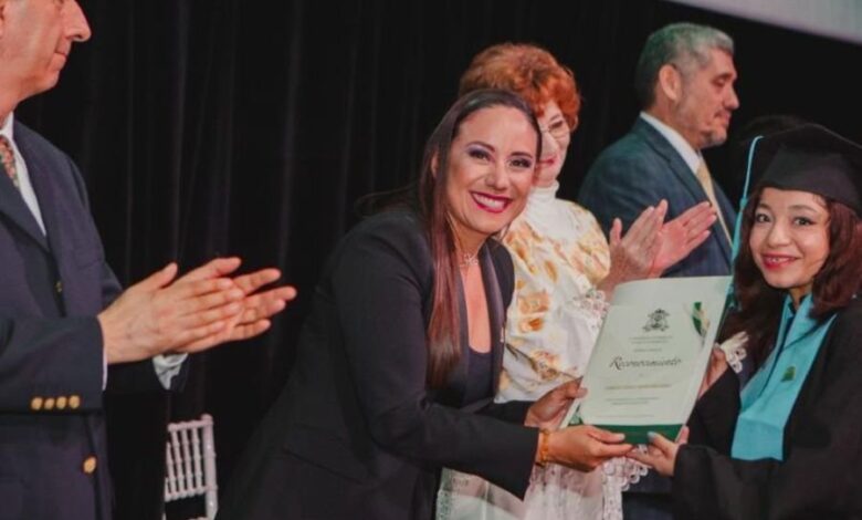 Felicita Gobierno de Solidaridad a 120 nuevos egresados de la UAQROO, campus Playa del Carmen