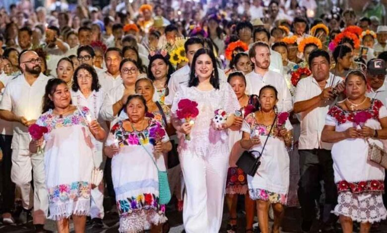 Miles disfrutan en Playa del Carmen segunda noche de misticismo y tradición en las festividades de los Días de Muertos