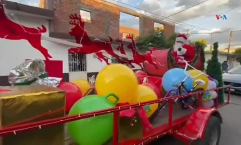 Familia que migró a EEUU lleva alegría en Navidad a su pueblo en México